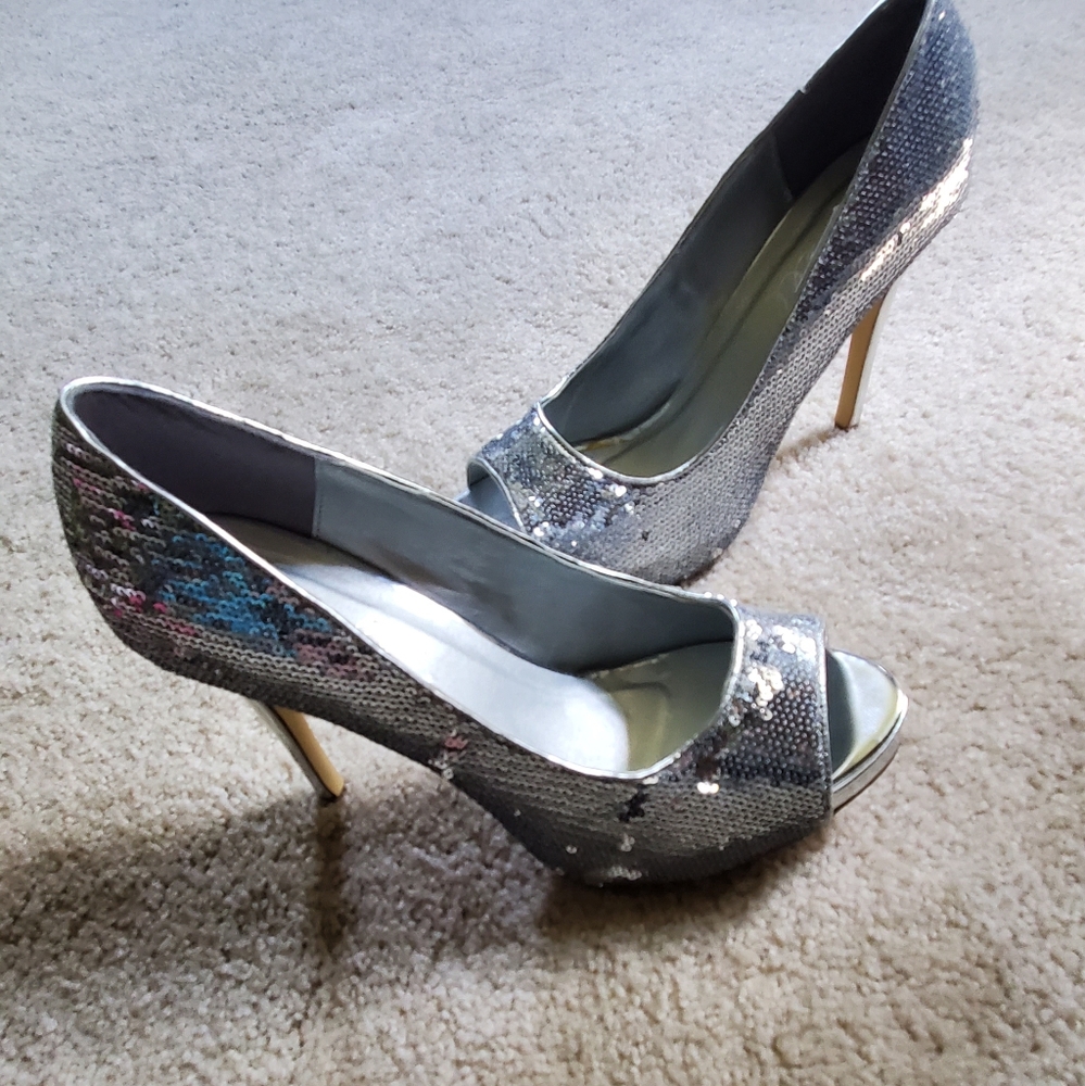 Elle Flamingo heels-like new